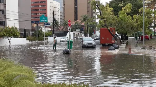 Semarh emite alerta de atenção para chuvas, raios e rajadas de vento em AL - Imagem
