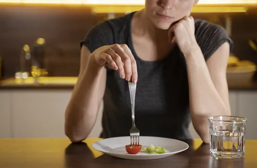 Agonorexia: quando a redução do apetite vira um risco metabólico