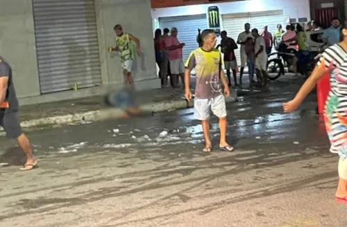 Ataque em bloco carnavalesco deixa um morto no centro de Lagoa da Canoa