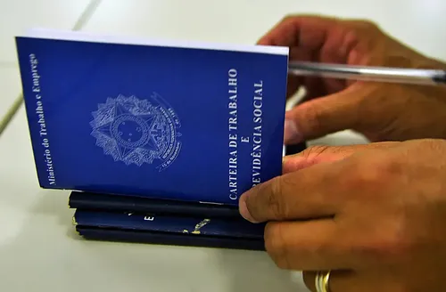 Brasil cria 255,3 mil postos de trabalho em fevereiro