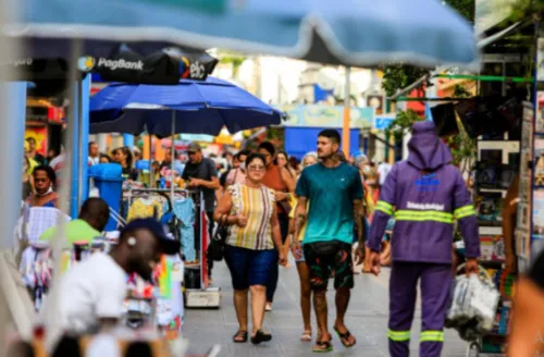 Carnaval altera horário de serviços e comércio na capital