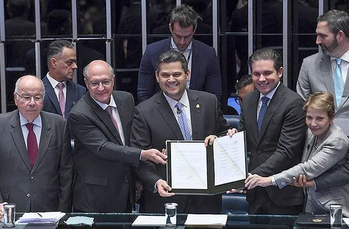 Congresso promulga Acordo Mercosul-União Europeia