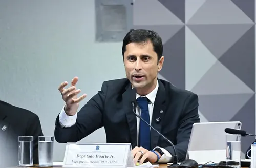 CPMI do INSS quer identificar número em celular de Vorcaro