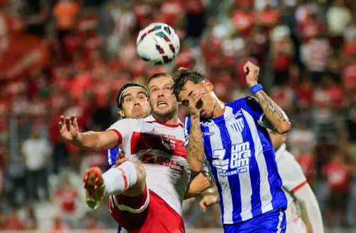 CRB sofre gol no fim e perde para o Avaí na Série B: 1 a 0