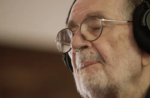 Entre postais e um filme por concluir, a presença de Cacá