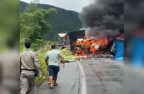 Grave acidente com carretas deixa três feridos na BR-101, em Joaquim Gomes
