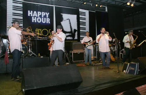 Happy Hour do Sesc retorna e abre temporada com música e nostalgia