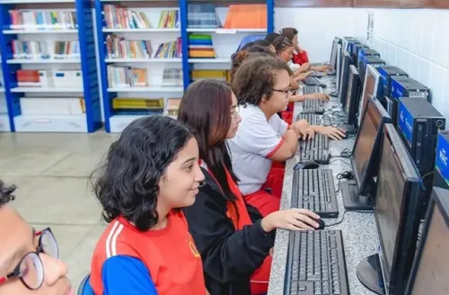 Internet chega a 97,1% das escolas da rede pública de Alagoas