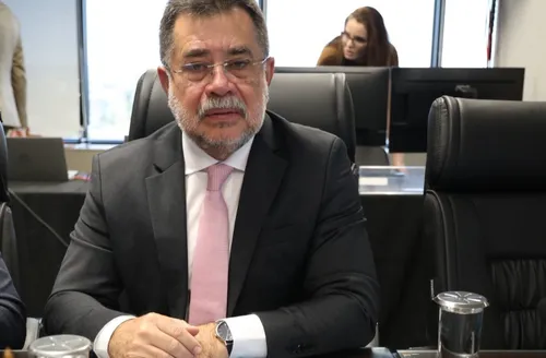 Lean Araújo é eleito presidente do Grupo Nacional de Defesa da Educação do CNPG