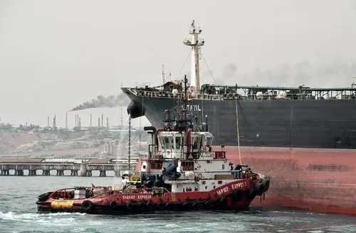 Marinha americana pode escoltar petroleiros no Estreito de Ormuz