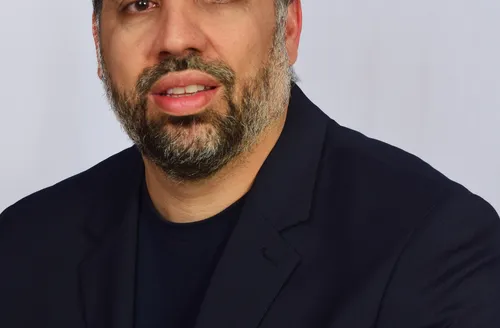 Médico transforma vivências no consultório em livro sobre esgotamento emocional