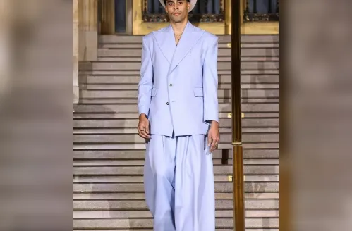 Modelo e irmão de Bad Bunny, Bernie Martinez conquista a web