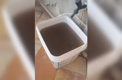 Moradores denunciam água turva após interrupção no abastecimento na Praia do Francês, em Marechal