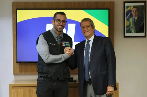 PL articula vinda de Flávio Bolsonaro a AL e aguarda definição de JHC