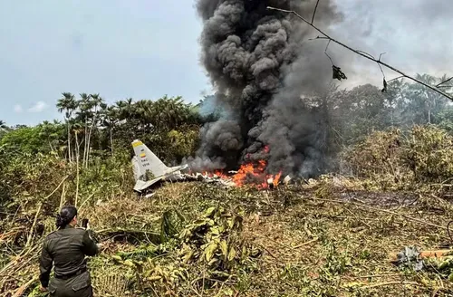 Queda de avião militar na Colômbia e deixa ao menos 34 mortos