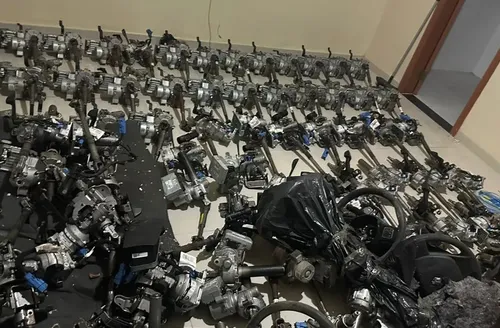 Rastreamento de carro roubado leva polícia a galpão de desmanche