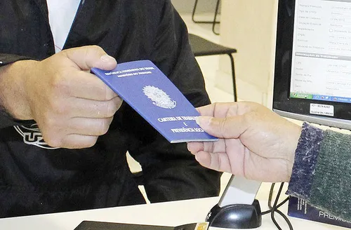 Taxa de desemprego sobe para 5,4% em janeiro, mas renda média é recorde