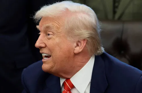 Trump anuncia tarifa global de 10% após Suprema Corte derrubar taxas