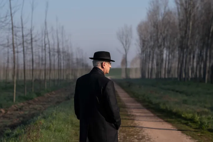 Imagem ilustrativa da imagem 'A Graça', de Paolo Sorrentino intercala rigor formal e flertes com excessos