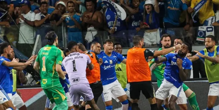 Briga generalizada na final entre Cruzeiro e Atlético-MG