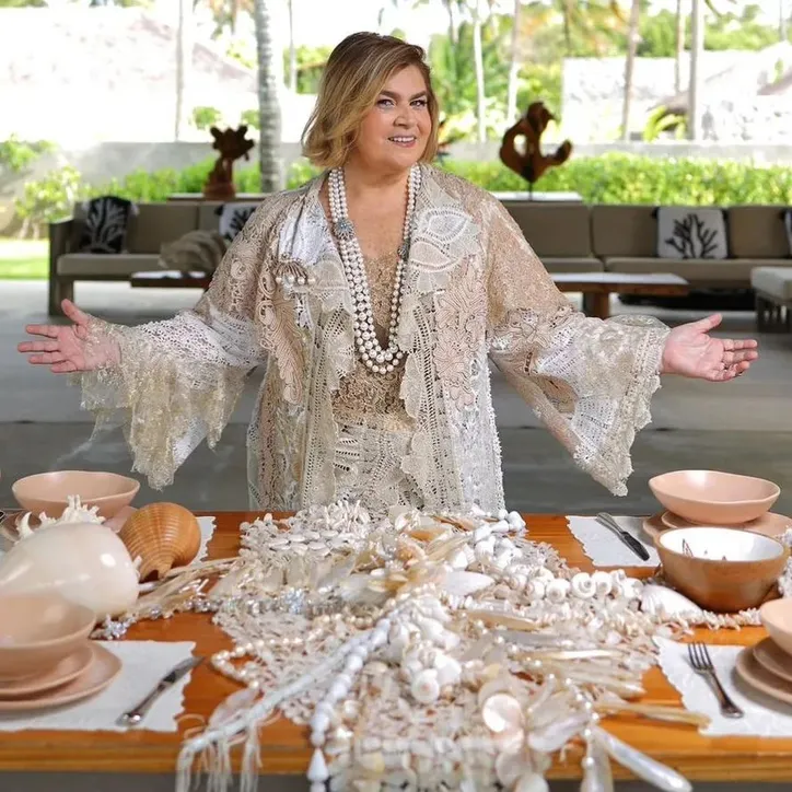 Estilista MARTHA MEDEIROS inaugurou ontem, na Rota Ecológica de Milagres, uma escola de arte para valorizar trabalho de artesãos e promover técnicas brasileiras