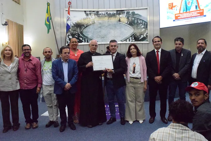 Imagem ilustrativa da imagem ALE debate direito à moradia e homenageia padre Júlio Lancellotti