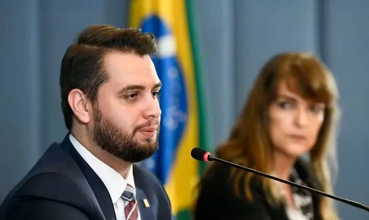 Imagem ilustrativa da imagem Alexandre de Moraes manda Filipe Martins voltar para presídio no Paraná