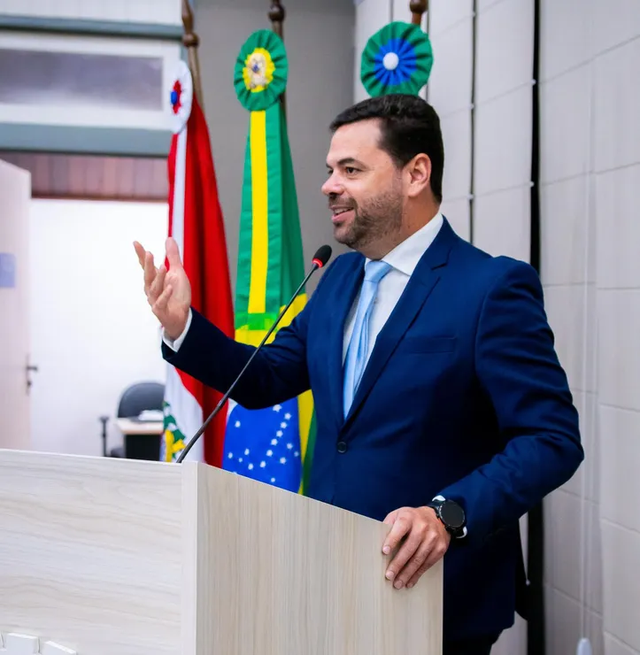 Imagem ilustrativa da imagem Aliados de JHC rechaçam convite feito por Renan Calheiros para migrarem para o MDB

Renan Calheiros para migrarem para o MDB