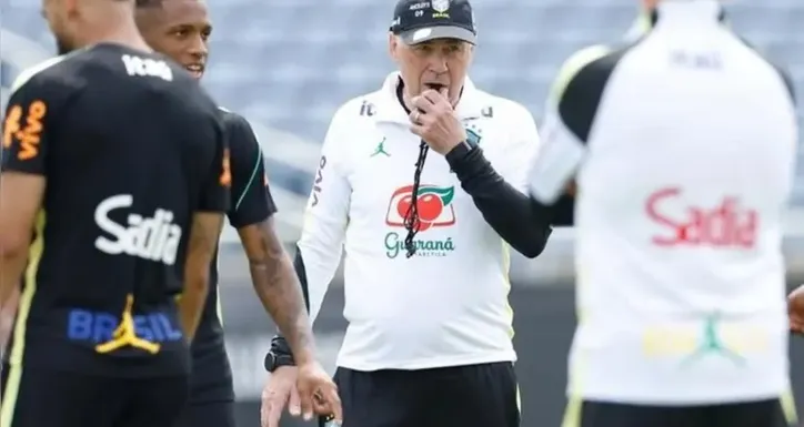 Carlo Ancelotti fechou a atividade e não antecipou a escalação