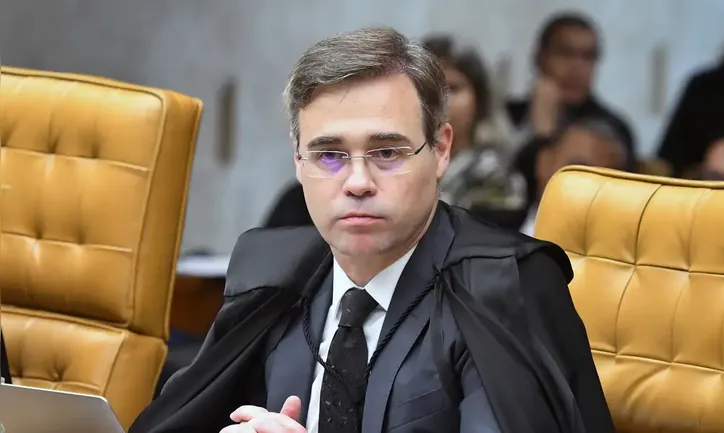 Ministro André Mendonça decidiu prorrogar o inquérito da PF sobre o Banco Master