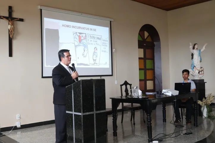 Arcebispo Dom Beto Breis apresenta tema da Campanha da Fraternidade à imprensa.