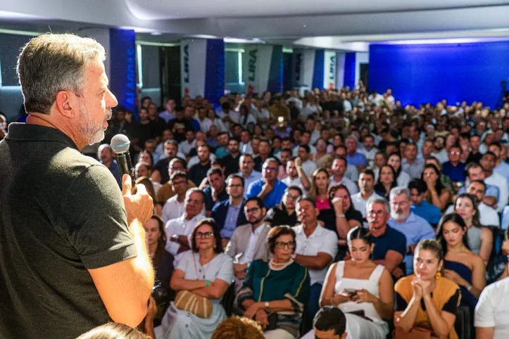 Deputado Arthur Lira afirmou que decisão de disputar uma vaga no Senado representa uma ampliação de sua atuação política


Arthur Lira (PP) lançou sua pré-candidatura ao Senado Federal no hotel Ritz Lagoa da Anta em Maceió. Alagoas - Brasil.

Foto:@Ailton Cruz