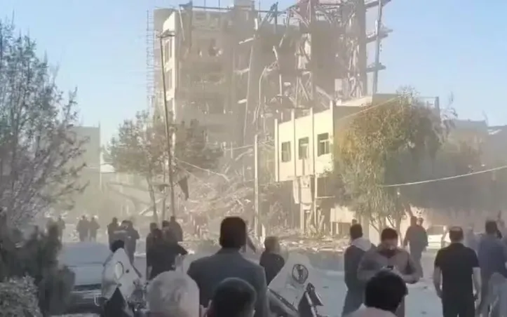 Prédio da Assembleia dos Especialistas foi bombardeado ontem