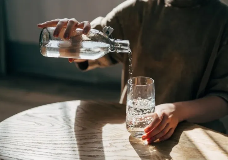 Imagem ilustrativa da imagem Beber água em jejum: o que o hábito pode fazer com o seu corpo