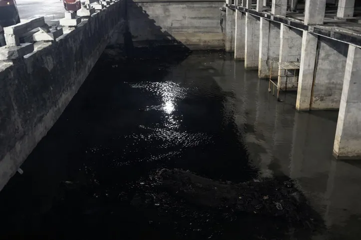 Imagem ilustrativa da imagem BRK Ambiental é multada em R$ 200 mil por despejo irregular de esgoto no mar