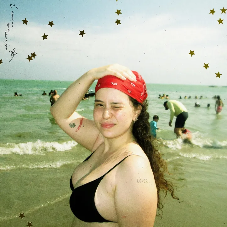 Imagem ilustrativa da imagem Cantora alagoana celebra nova fase com o single “É assim que deve ser”