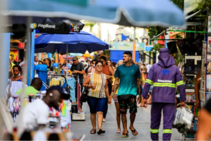 Imagem ilustrativa da imagem Carnaval altera horário de serviços e comércio na capital
