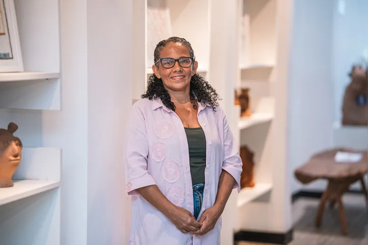 Imagem ilustrativa da imagem Com linhas agulhas e identidade, artesãs transformam histórias em arte