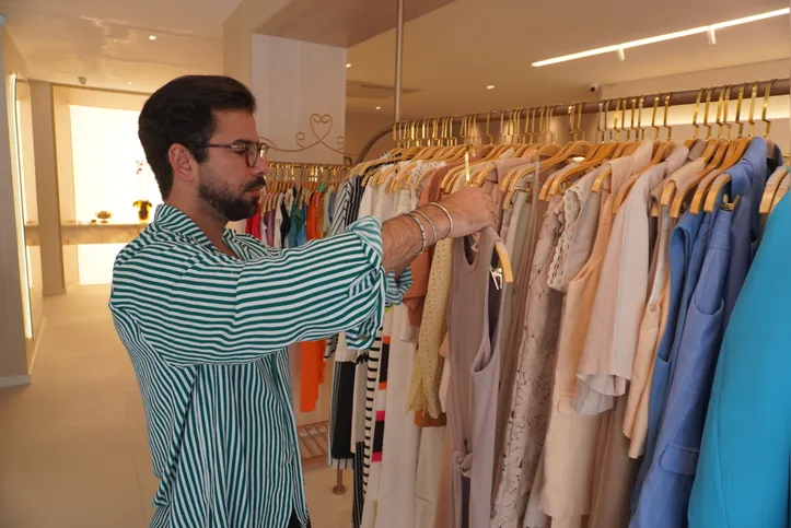 Imagem ilustrativa da imagem Como escolher roupas de qualidade e fazer o guarda-roupa durar mais