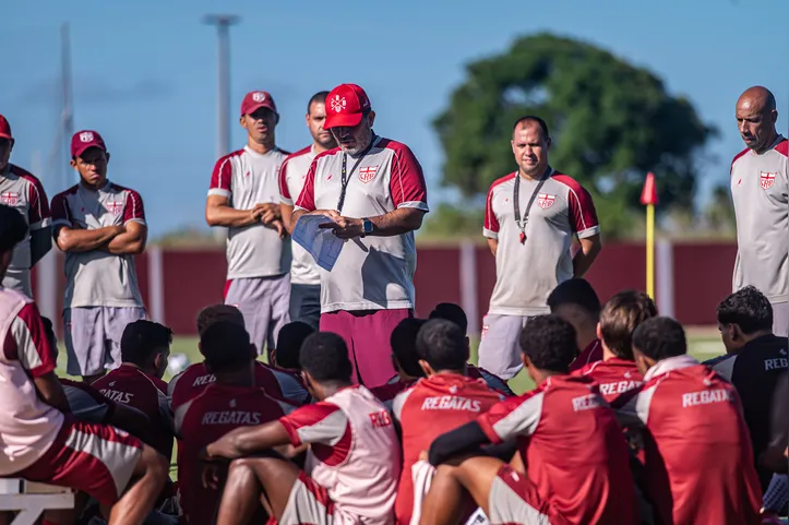 Técnico Barroca finalizou a preparação do Galo em Maceió