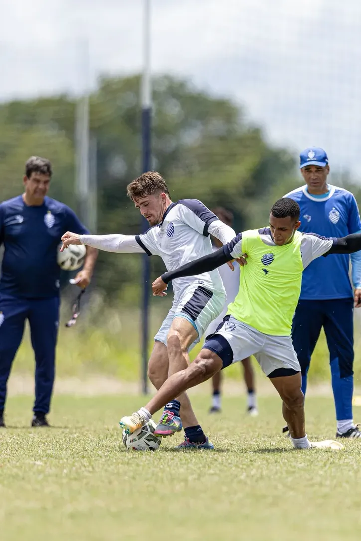 Elenco do CSA treinou em dois períodos no CT Gustavo Paiva