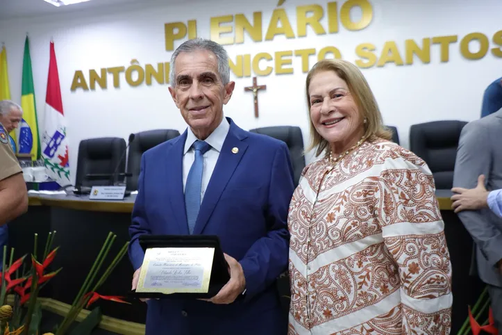 Imagem ilustrativa da imagem Desembargador Orlando Rocha Filho recebe título de cidadão honorário do Pilar

recebe título de cidadão honorário do Pilar