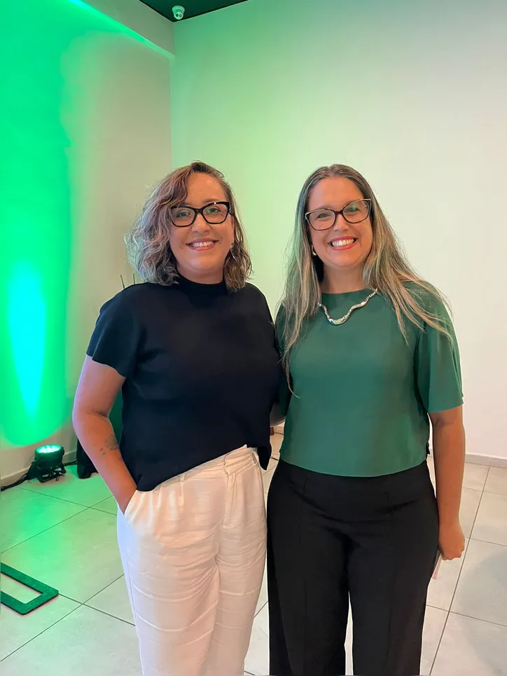 A gerente de Desenvolvimento do Cooperativismo da Sicredi Expansão, KARINA LIRA, e a gerente de Comunicação e Marketing, LAURA SARMANHO receberam a imprensa alagoana ontem para apresentar o Prêmio Sicredi Comunicação em Rede