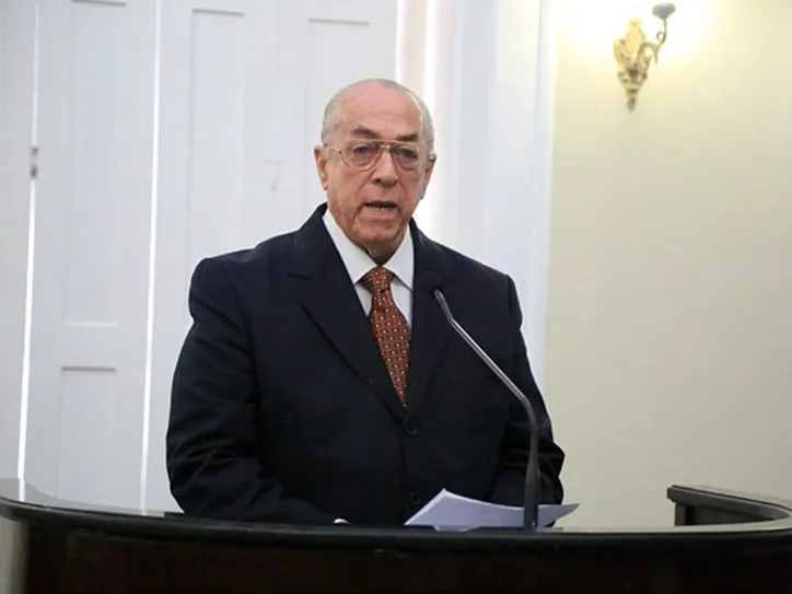 Há quase seis décadas, o médico MILTON HÊNIO empresta sua inteligência às páginas da Gazeta de Alagoas, consolidando uma das mais longevas e respeitadas parcerias no veículo de comunicação que hoje comemora 92 anos de história