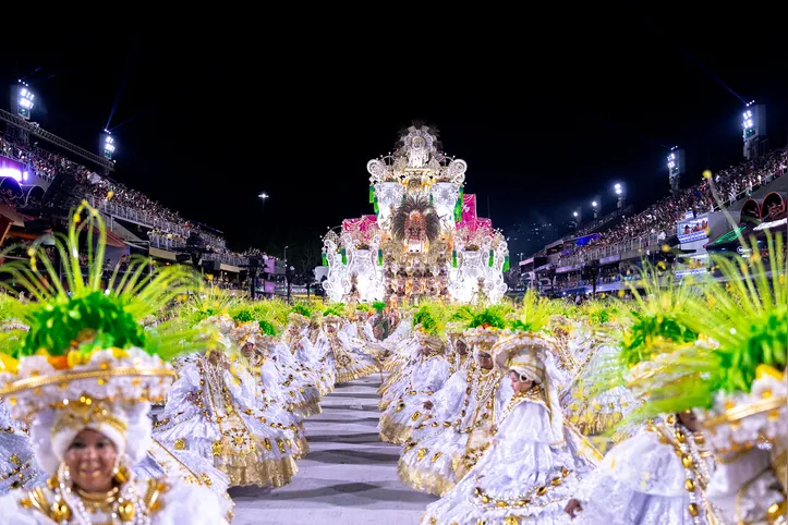 Imagem ilustrativa da imagem Escolas de samba do Rio de Janeiro dão show em três dias de desfile; confira destaques