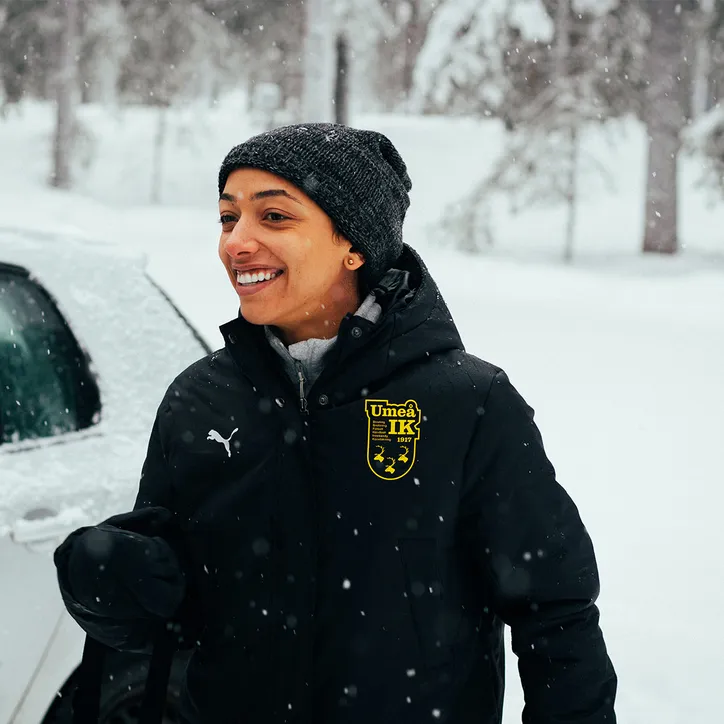 A atriz Alice Carvalho protagoniza o longa dirigido por Andrucha Waddington