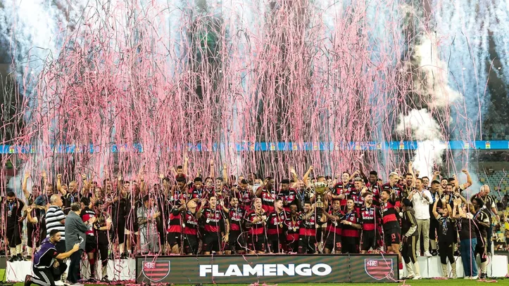 Flamengo é o dono do troféu de campeão carioca deste ano