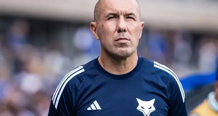 No futebol do Brasil, Leonardo Jardim treinou o Cruzeiro em 2025