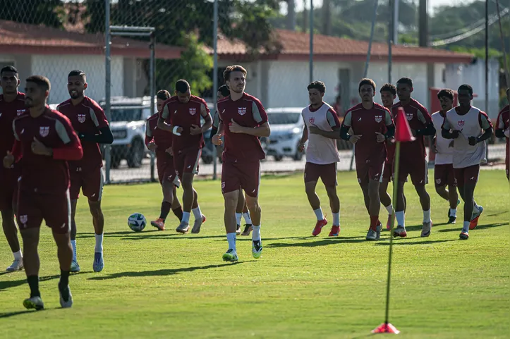 Elenco do CRB voltou aos treinos e viaja para a Paraíba nesta 3ª