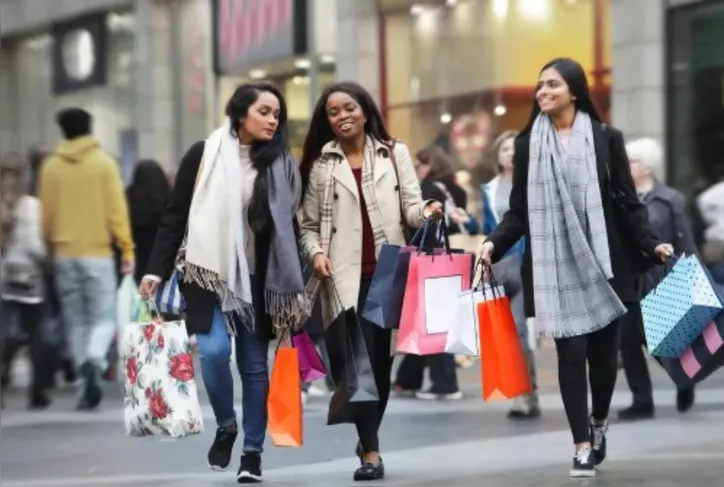 Imagem ilustrativa da imagem Gen Z prefere comprar em shoppings a on-line